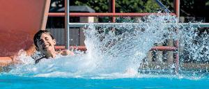 Viele Berliner Bäder sind noch immer trockengelegt. Es gibt zu wenig Personal und zu wenige flexible Arbeitszeiten.