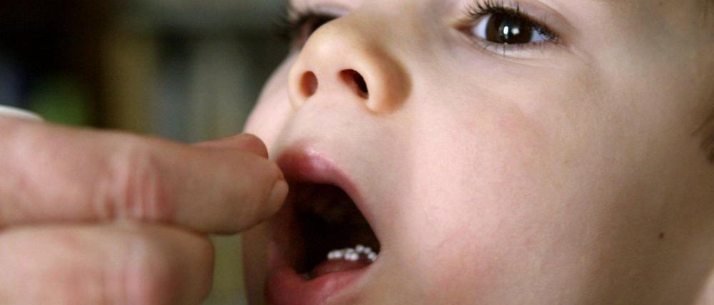 Wirkungslose Globuli. In Italien ist ein Siebenjähriger an den Folgen einer Hirnentzündung gestorben. Ein Homöopath hatte eine verschleppte Mittelohrentzündung nicht mit Antibiotika behandelt.