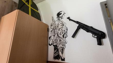 Wehrmachtssoldat als Wandbild in der Kaserne in Illkirch bei Straßburg (Frankreich) 