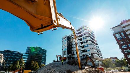 Die Abrissarbeiten an der Dovestraße haben im Herbst 2016 begonnen. Seit Anfang 2017 rollen die Bagger.