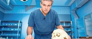 Dem Tod auf der Spur. Michael Tsokos ist Professor für Rechtsmedizin und seit 2007 Leiter des Instituts für Rechtsmedizin an der Berliner Charité. 