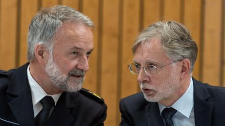 Freiburgs Polizeipräsident Bernhard Rotzinger (links) und der Leitende Oberstaatsanwalt Dieter Inhofer am Samstag bei einer Pressekonferenz in Endingen.