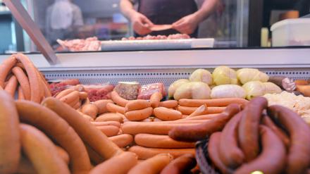 Die Bedingungen unter denen Wurst und Fleisch hergestellt werden, sind häufig schwierig.
