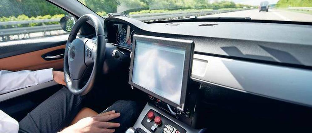 Hände weg. Wenn der Fahrer nicht steuert, regiert der Computer. Der Datensammler braucht rechtliche Leitplanken.