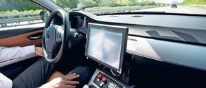 Hände weg. Wenn der Fahrer nicht steuert, regiert der Computer. Der Datensammler braucht rechtliche Leitplanken. 
