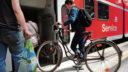 Platz für Fahrräder? Gerade in der Sommersaison, wenn viele Fahrgäste der Bahn einen Ausflug auf zwei Rädern planen, könnte das auf Regionalstrecken eng werden. 