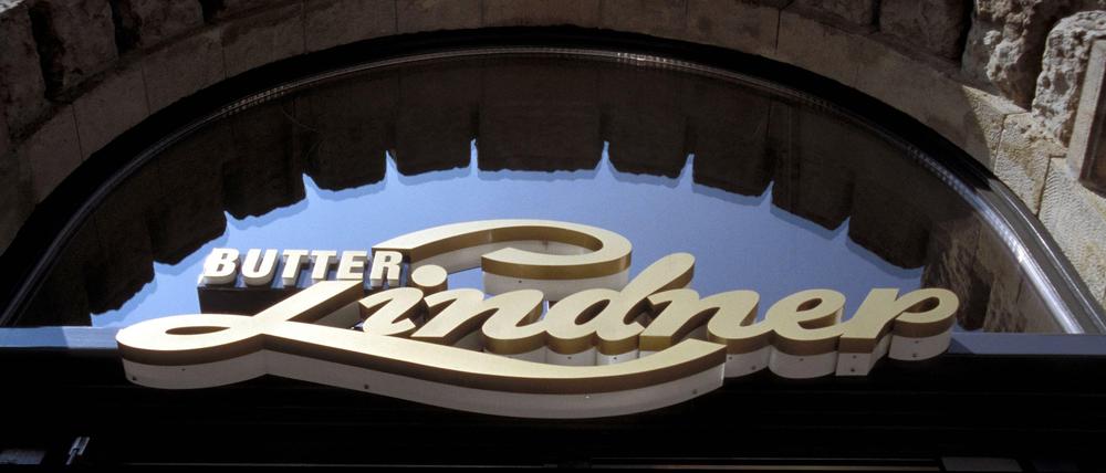 Butter Lindner ist ein traditionsreiches Berliner Unternehmen mit 45 Filialen und 750 Mitarbeitern, eigener Küche und Bäckerei.