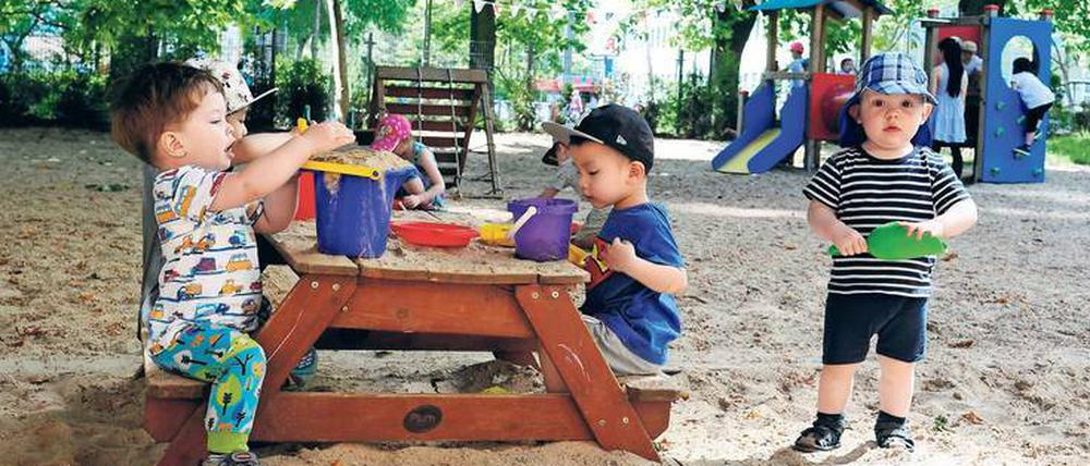 Spielerisch lernen. Auch im Sandkasten mischen sich die Sprachen.