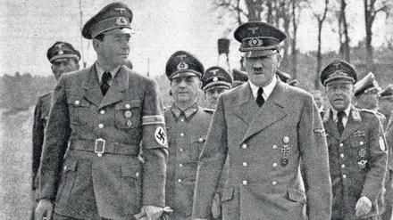 In der ersten Reihe. Speer und Hitler 1943 auf dem Titel der Zeitschrift der „Organisation Todt“. Speer nutzte das Blatt gezielt zur Propaganda in eigener Sache.