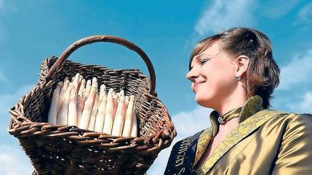 In Brandenburg wird seit mehr als 150 Jahren Spargel angebaut, vor allem die Region um Beelitz ist heute bekannt für das Stangengemüse. 