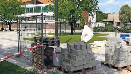 Das wird noch, oder? Ruhende Bauarbeiten vor der Philharmonie.