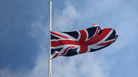 Die Flaggen in Großbritannien wurden auf Halbmast gesetzt.