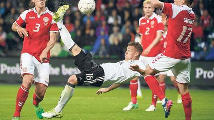 Ein Gewinn auf dem Feld. Joshua Kimmich ist vielseitig, gegen Dänemark gelang ihm per Fallrückzieher das 1:1. 