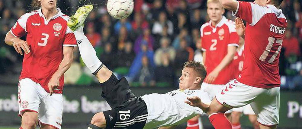Ein Gewinn auf dem Feld. Joshua Kimmich ist vielseitig, gegen Dänemark gelang ihm per Fallrückzieher das 1:1. 