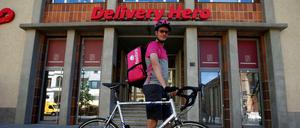 Ein Fahrer von Foodora, der für Delivery Hero arbeitet.