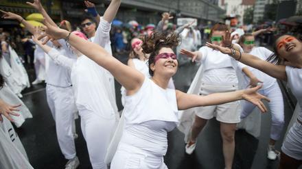 Tänzer von "Was bewegt dich? Motion*s und Academy Bühnenkunstschule" beim Karneval der Kulturen.