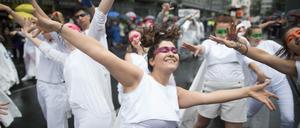 Tänzer von "Was bewegt dich? Motion*s und Academy Bühnenkunstschule" beim Karneval der Kulturen.