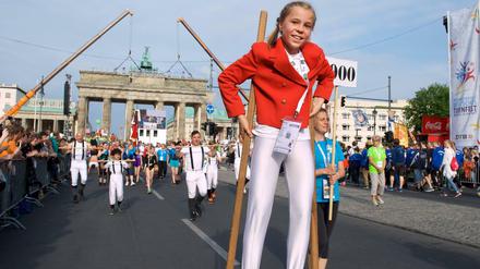 Spaß und Sicherheit. Der Eröffnungsumzug des Turnfestes wurde scharf bewacht.