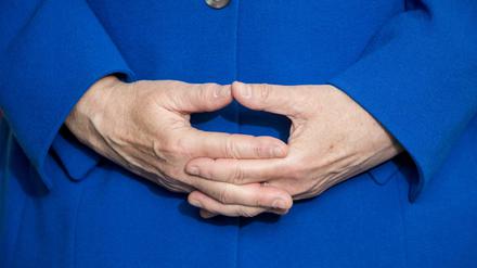 Alles im Griff. Oder? Angela Merkel und die Raute