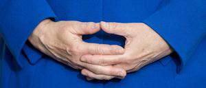 Alles im Griff. Oder? Angela Merkel und die Raute