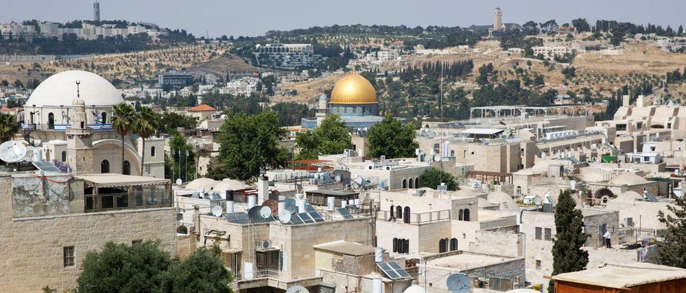 Die Altstadt von Jerusalem 2017. Vor 50 Jahren hatte Israel während des Sechs-Tage-Krieges 1967 unter anderem das Westjordanland, den Gazastreifen und den Ostteil von Jerusalem erobert. Über den Gazastreifen hat Israel eine Blockade verhängt, die mittlerweile von Ägypten mitgetragen wird. Ost-Jerusalem hat Israel später annektiert, das Westjordanland kontrolliert es weitgehend.