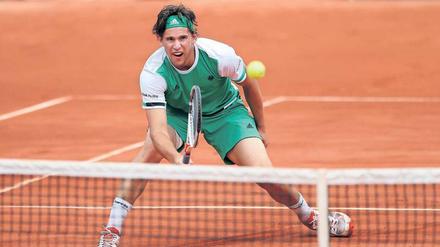 Auf dem Weg nach vorn. Dominic Thiem traut sich durchaus auch ans Netz. Der 23-Jährige ist zwar Sandplatzspezialist, gewann 2016 in Stuttgart allerdings auch ein Turnier auf Rasen – als erster Österreicher überhaupt. 