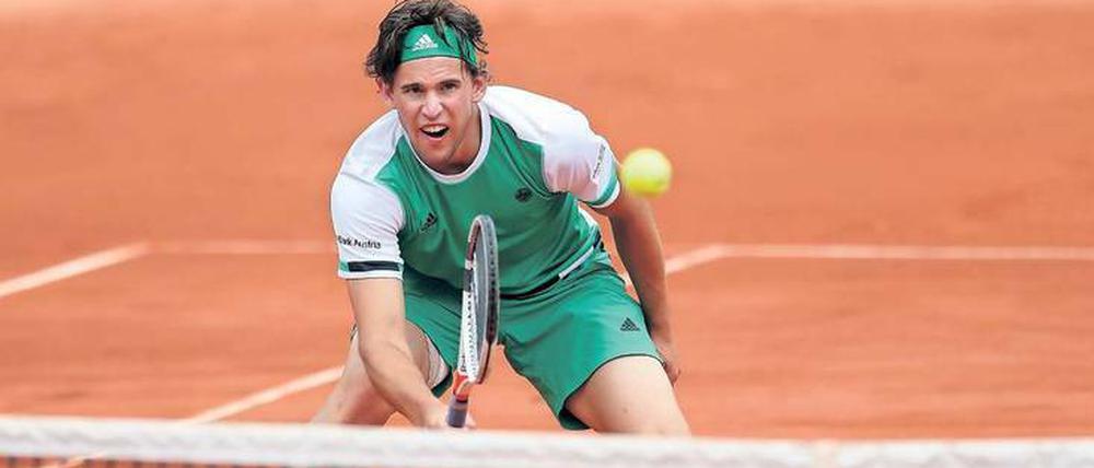 Auf dem Weg nach vorn. Dominic Thiem traut sich durchaus auch ans Netz. Der 23-Jährige ist zwar Sandplatzspezialist, gewann 2016 in Stuttgart allerdings auch ein Turnier auf Rasen – als erster Österreicher überhaupt.
