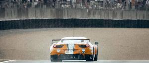 Bei Tag, bei Nacht und bei jedem Wetter: Das 24-Stunden-Rennen von Le Mans ist ein Belastungstest für Mensch und Maschine. 