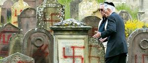 Der Antisemitismus ist global. Hier wurden Gräber auf einem jüdischen Friedhof im französischen Herrlisheim nahe Colmar geschändet. 