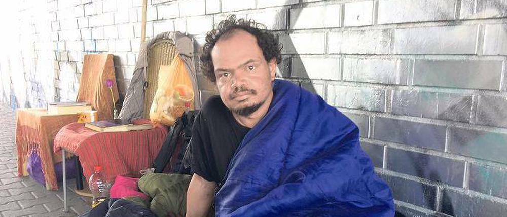 Aufgeräumt. Elisha ist einer von 5000 bis 10 000 Obdachlosen in Berlin.