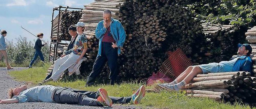 Arbeiten bis zum Umfallen. Die Brigade mit Julian vorne links.