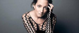 Die Sopranistin Christiane Karg beherrscht die intime Diktion, aber auch den expressiven Aufschrei.