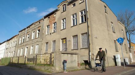 Dem Verfall preisgegeben sind einige Häuser in in Demmin (Mecklenburg-Vorpommern).