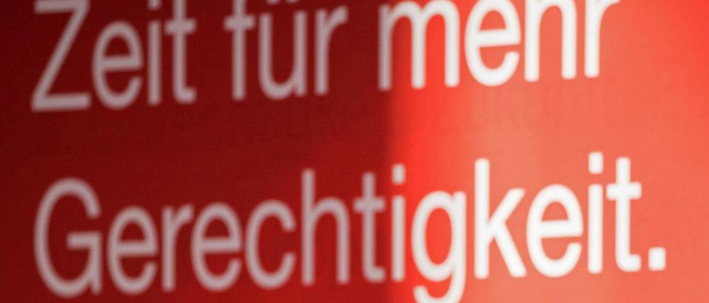 Richtig so. Der Wahlspruch stand allerdings erst falsch auf den Plakaten.