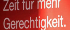 Richtig so. Der Wahlspruch stand allerdings erst falsch auf den Plakaten.
