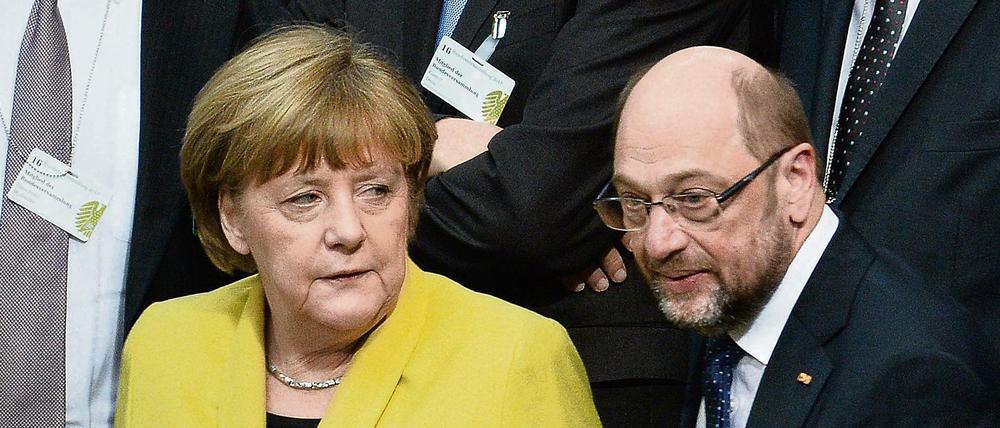 Leichtes Spiel. Kanzlerin Merkel muss gar nicht viel tun, Martin Schulz dagegen steht vor einer schier unlösbaren Aufgabe.
