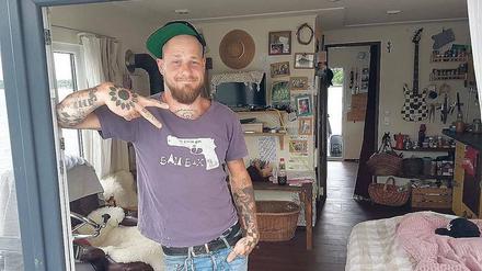 Jan Ebel auf seinem Hausboot im Rummelsburger See.