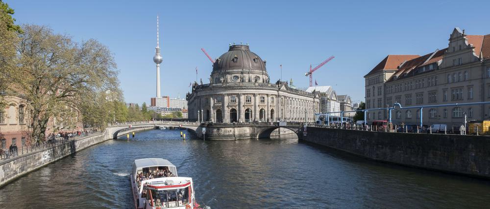 Die Spree auf Höhe des Bodemuseums.