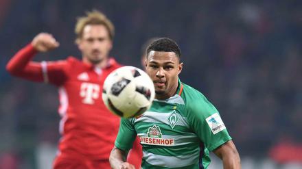 Bald in einem Team: In der kommenden Saison spielt Serge Gnabry mit Mats Hummels (im Hintergrund) zusammen beim FC Bayern. 