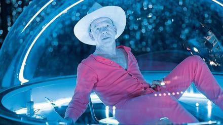 Martin Wuttke tritt in "Dark Star" seine letzte Abenteuerreise unter Commander Castorf an.