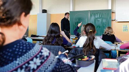 Rund 2000 Lehrer und einige hundert Erzieher sollen künftig mehr Geld verdienen.