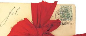 Verpackte Liebe. Briefe sind seit Jahrhunderten Mittel zur Anbahnung von Partnerschaften – und ein Spiegel ihrer Zeit.