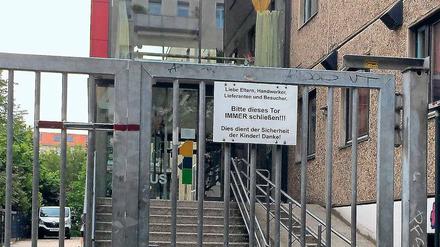 Gut behütet? Eingang zur Kita Gleimstrolche in Prenzlauer Berg. 
