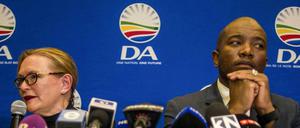 Die deutschstämmige Helen Zille und Parteichef Mmusi Maimane.