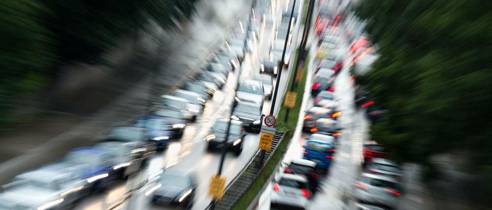Laut einem Bericht der "Süddeutschen Zeitung" denkt Münchens Oberbürgermeister Dieter Reiter (SPD) wegen neuer Abgas-Messwerte über ein flächendeckendes Fahrverbot für Dieselfahrzeuge in München nach. 
