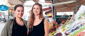 Kultur geht durch den Magen. Die Schwestern und Festivalgründerinnen Leila (li.) und Memona Boutaam hoffen, dass sie ein anderes, vielfältigeres Bild des Islams vermitteln können.