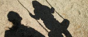 Hochrechnungen zufolge war oder wird jedes zehnte Kind ein Missbrauchsopfer.