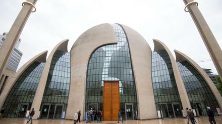 In der Zentralmoschee in Köln predigen Imame der Türkisch-islamischen Union Ditib.