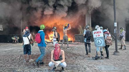 Feuerzeichen. Am Montag steckten Vermummte ein Gebäude des Obersten Gerichtshofes in Caracas in Brand. Das Gericht hatte zuvor eine Klage gegen die geplante Verfassungsreform zurückgewiesen.