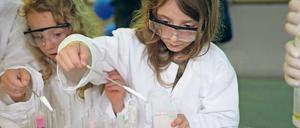 Experimentieren, spielen und lernen: Während der Langen Nacht können die Kleinen naturwissenschaftlich forschen wie die Großen.